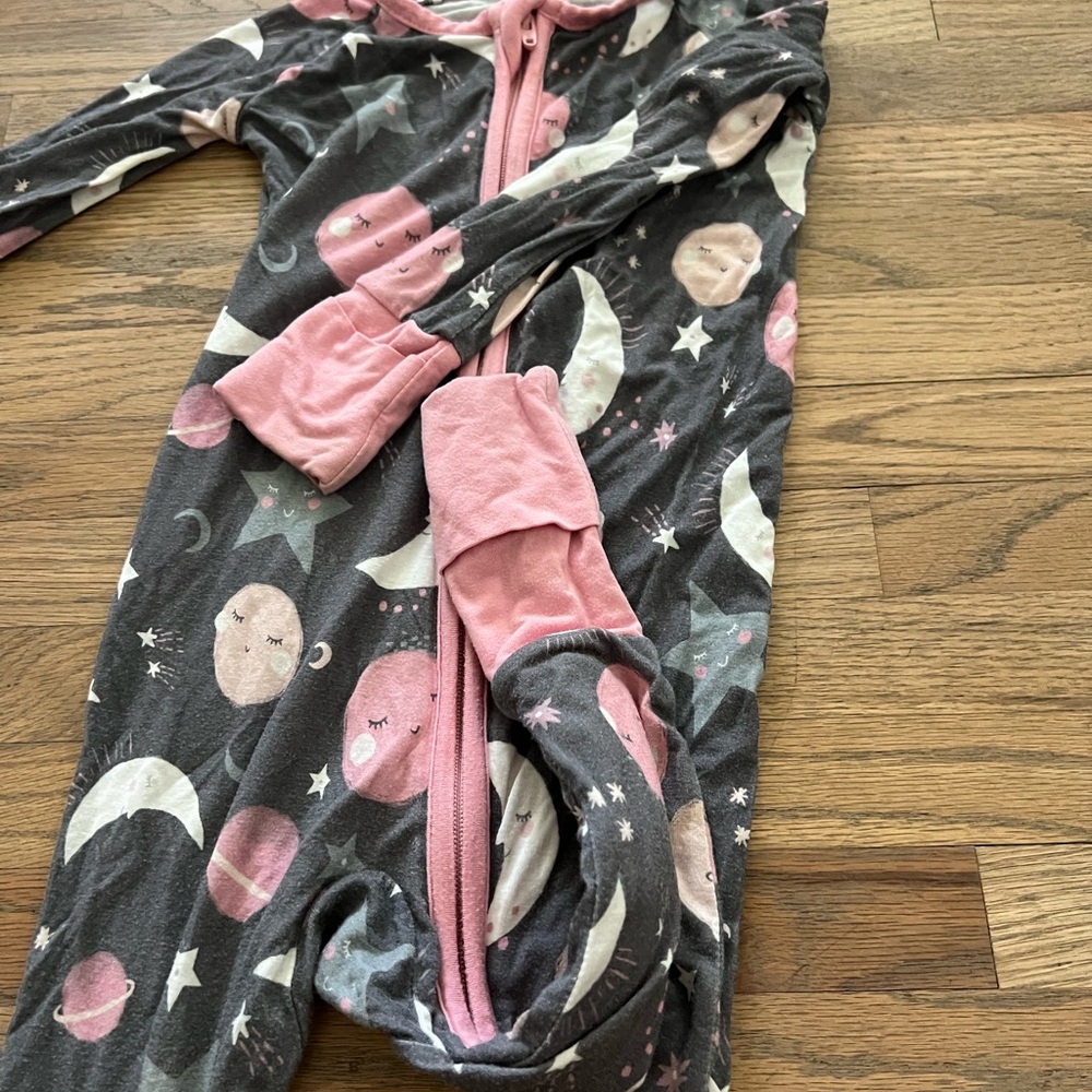 Little Sleepies stars and moon zippy 6-12